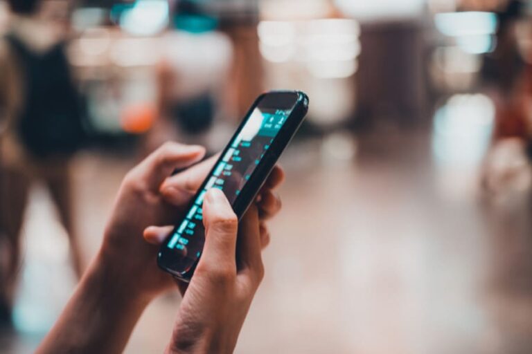 Me robaron el teléfono en un viaje: guía completa para actuar rápido en el extranjero
